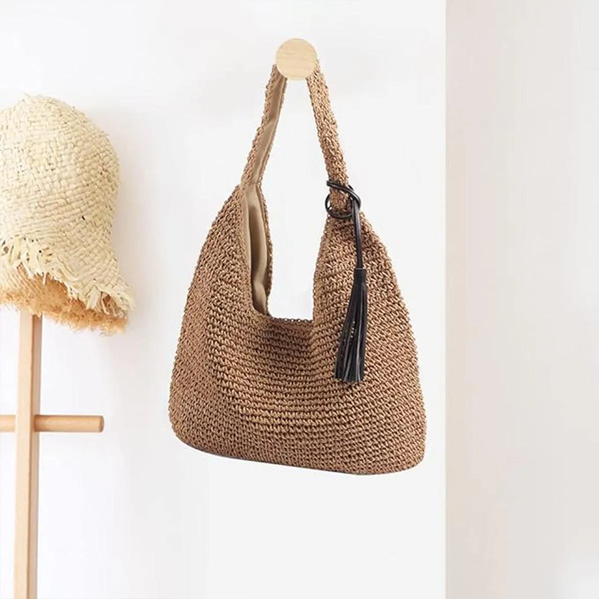 Large Capacity Fashion Woven Straw Shoulder Bag Simple Design for Everyday Use