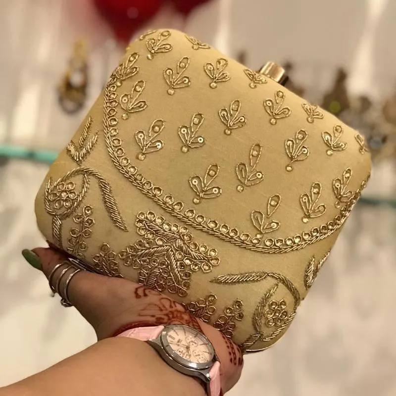 Luxurious touch Shockproof Gold Clutches Synthetic Designer Exclusive