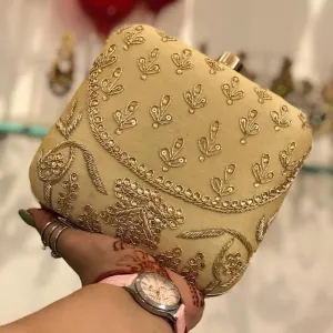 Luxurious touch Shockproof Gold Clutches Synthetic Designer Exclusive