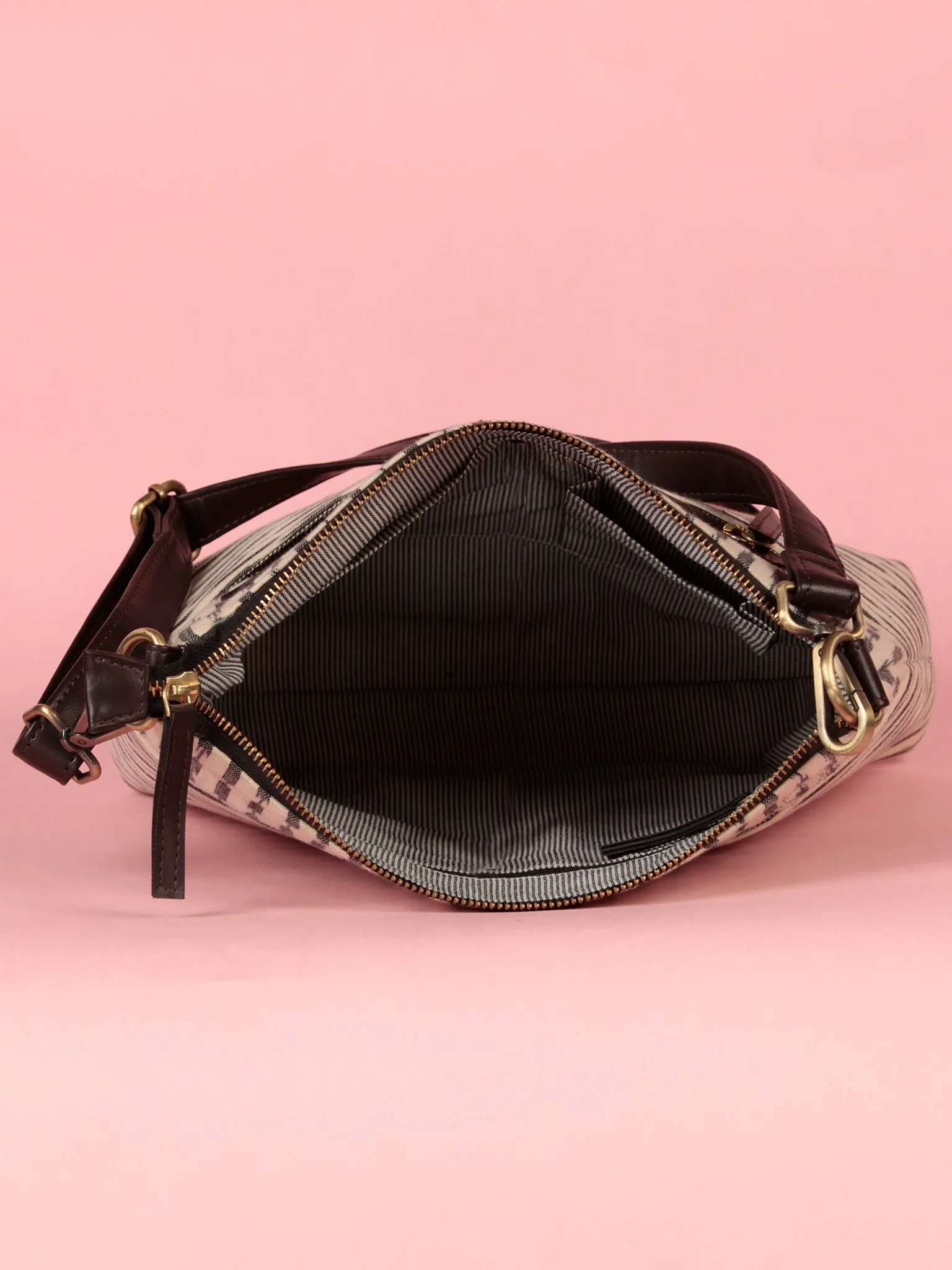 Off White Grey Ikat Sling Bag - B1702