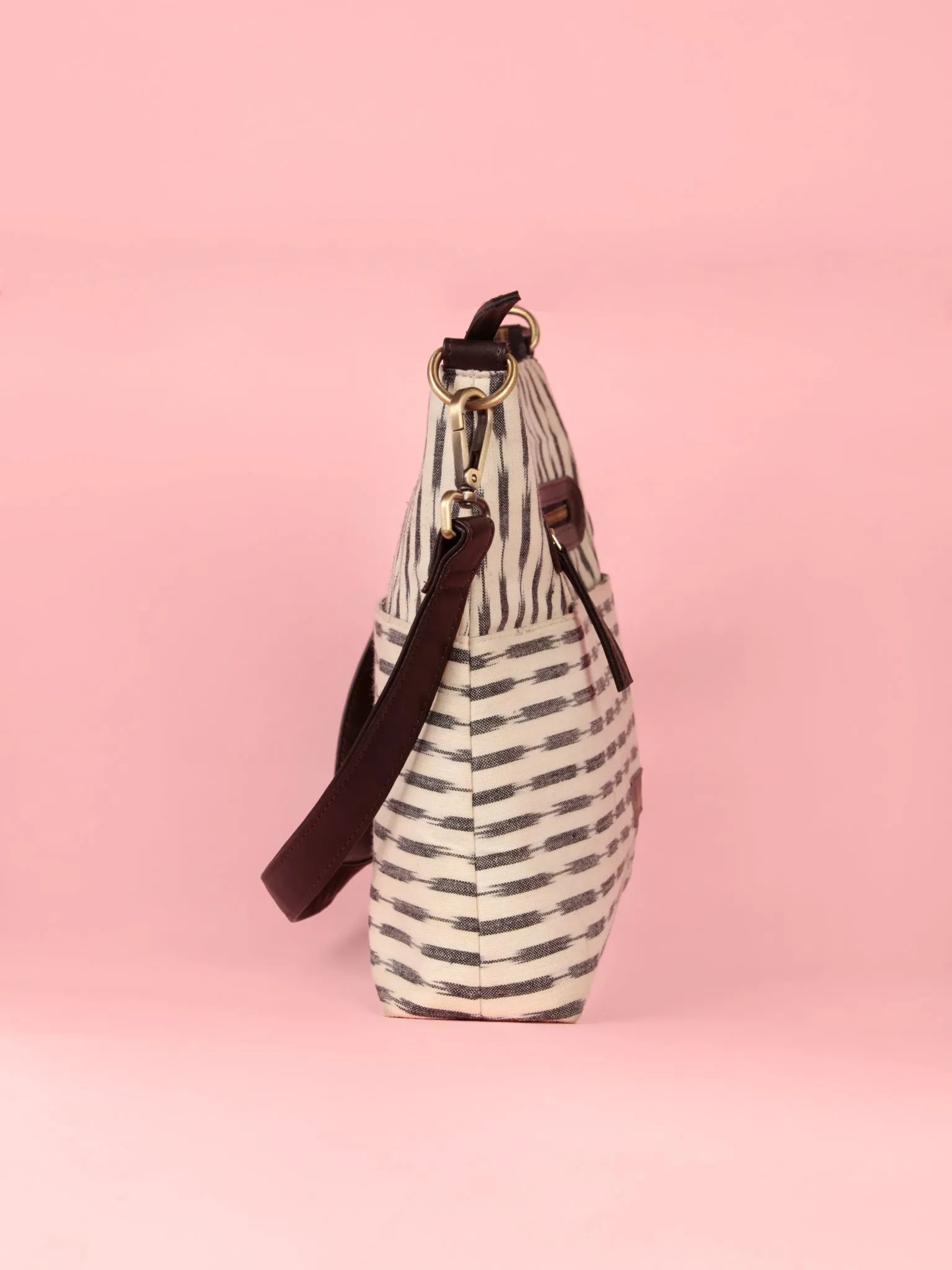 Off White Grey Ikat Sling Bag - B1702