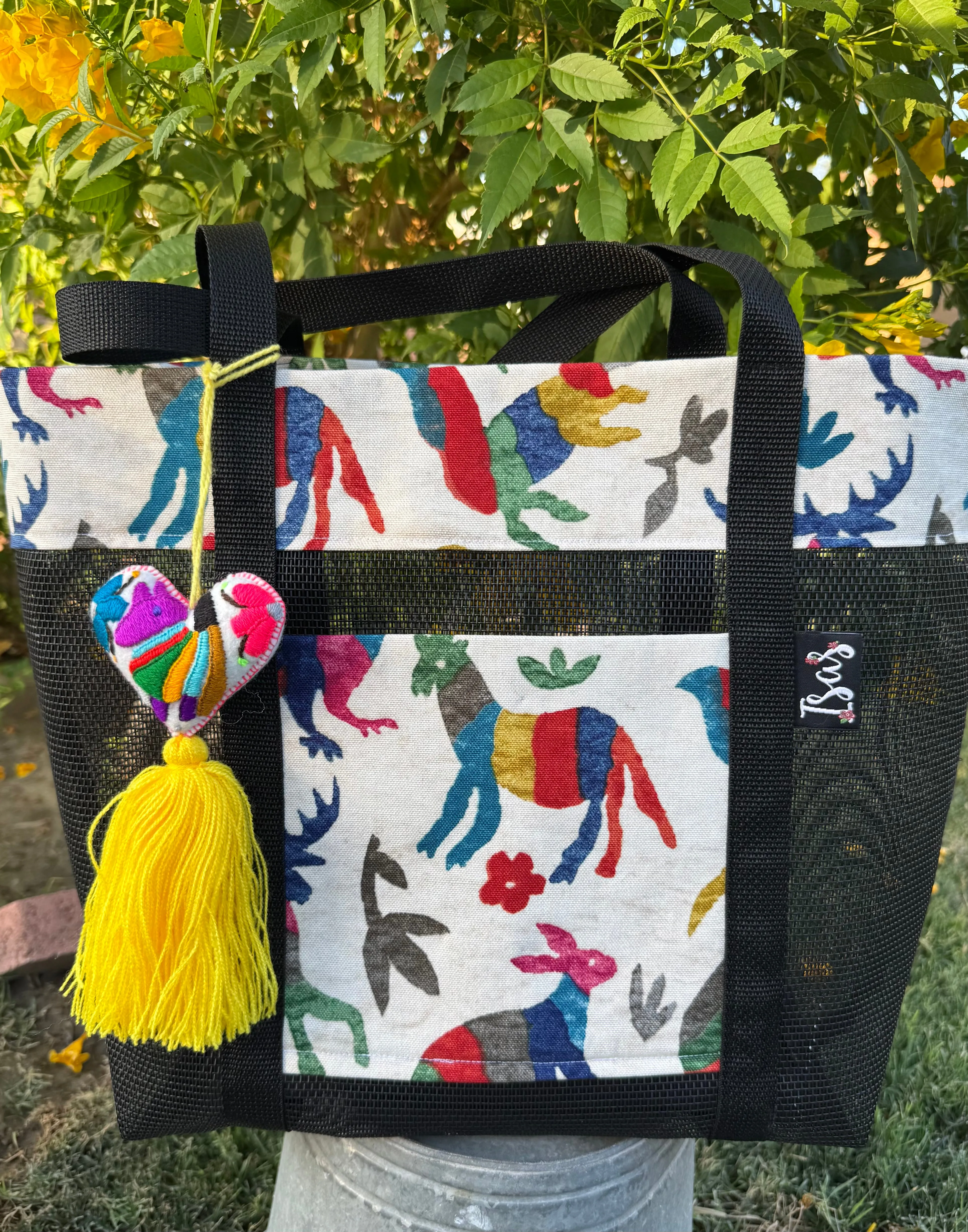 Otomi Mesh Tote bag w/ pompón