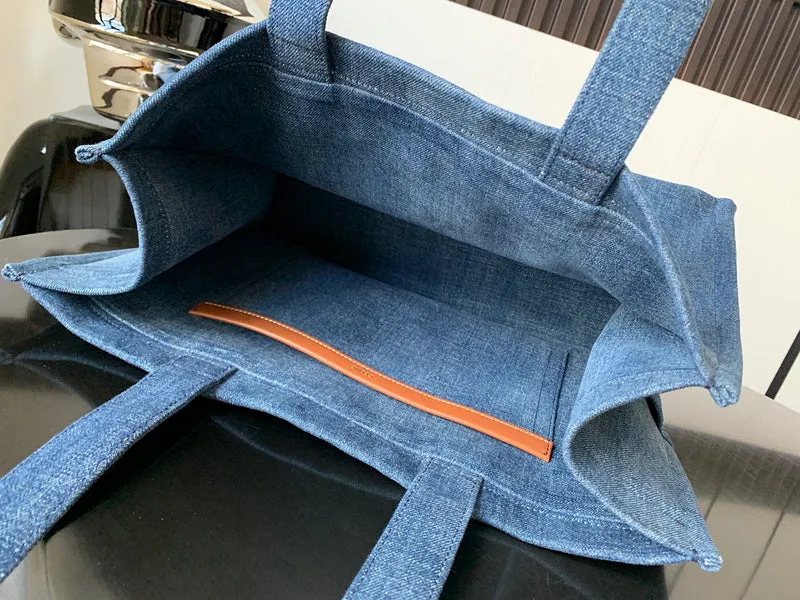 Style Shockproof - Lux CLE Verified seller - Bags 115 Elite