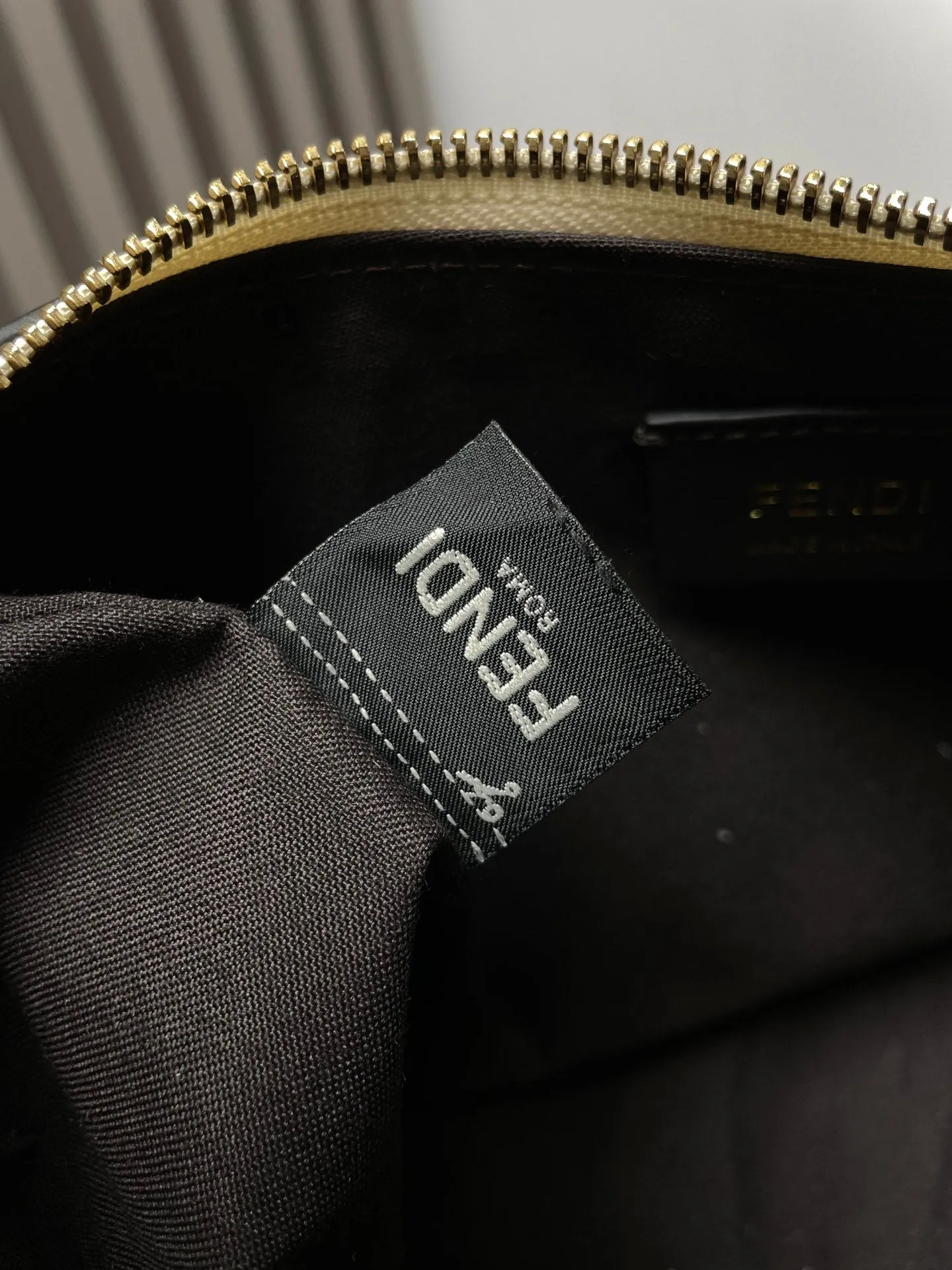 WHITE IN MEDIUM FENDI FENDIGRAPHY 29 Budget-conscious SMOOTH GOLD LAMBSKIN HARDWARE Winter savings